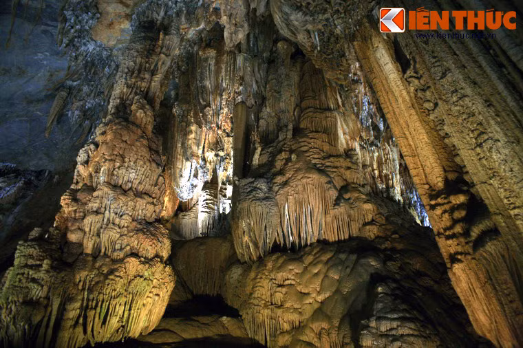 Động được phát hiện ra từ năm 2005 và được Hiệp hội Nghiên cứu hang động Anh Quốc tiến hành khảo sát từ năm 2005-2010.