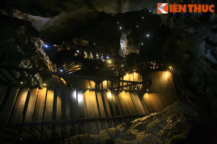 Đón khách từ năm 2010, hang động đã được xây dựng hệ thống bậc thang và đường đi bên trong với chiều dài 1,1 km.