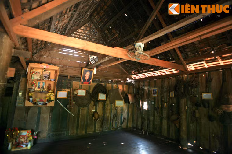 Ngày nay, nhà sàn cổ ở buôn Đôn vẫn còn lưu giữ rất nhiều kỉ vật về cuộc đời và đồ nghề săn bắt voi của vị vua voi huyền thoại và những người kế tục.