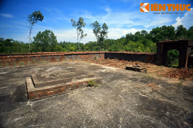 Điều kỳ lạ là lăng Chiêu Nghi vẫn được giữ nguyên vẹn sau cuộc tàn phá này.