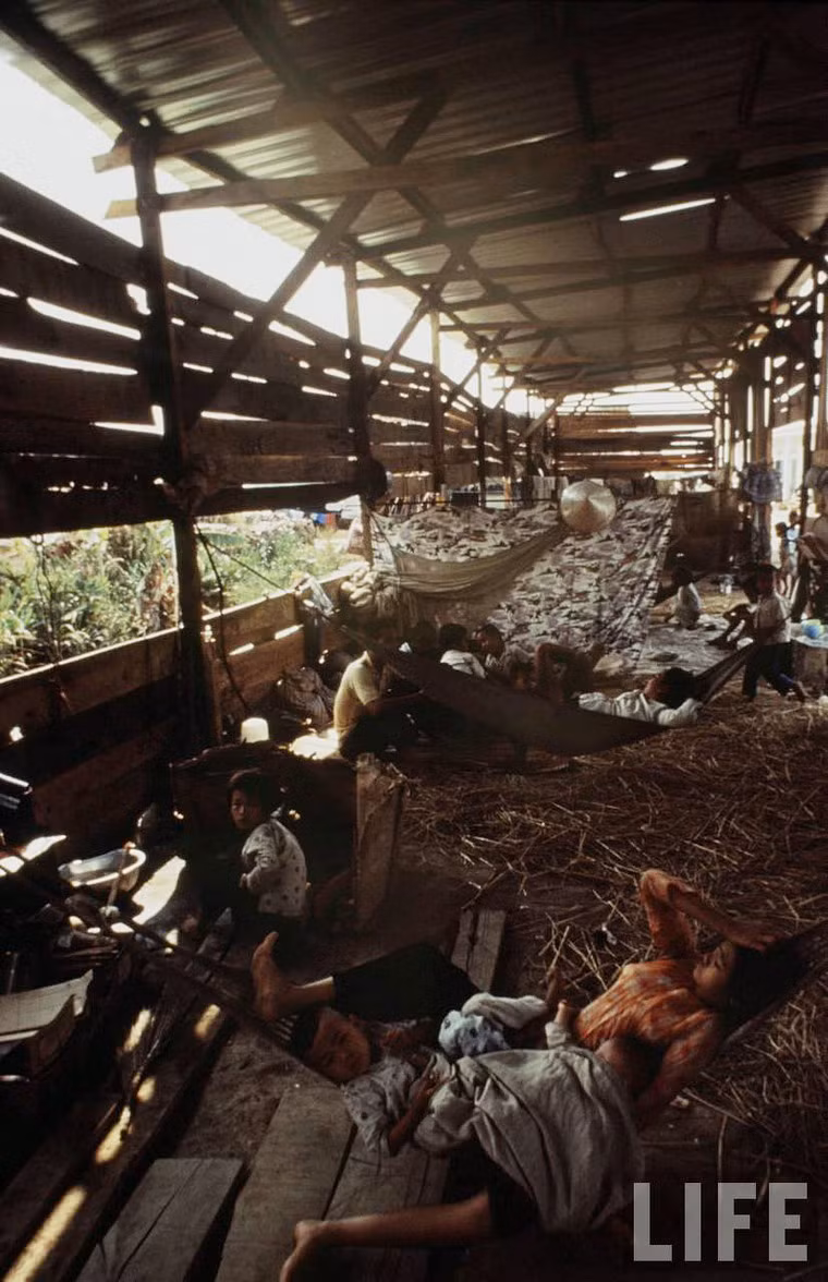 Một khu nhà tạm dành cho người mất nhà cửa ở Sài Gòn.