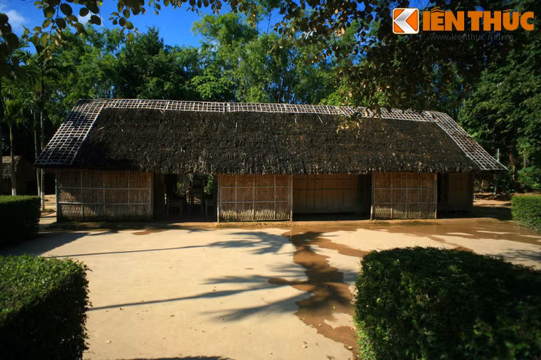 Khi về thăm làng Hoàng Trù, điểm đầu tiên mà du khách sẽ ghé vào là ngôi nhà cụ Hoàng Đường - ông ngoại của Chủ tịch Hồ Chí Minh.