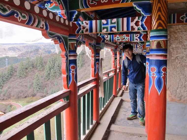 Những ngôi chùa này là sự kết hợp độc đáo giữa kiến trúc Trung Hoa, nghệ thuật Phật giáo Tây Tạng với bản sắc riêng của vă hóa Yughur.