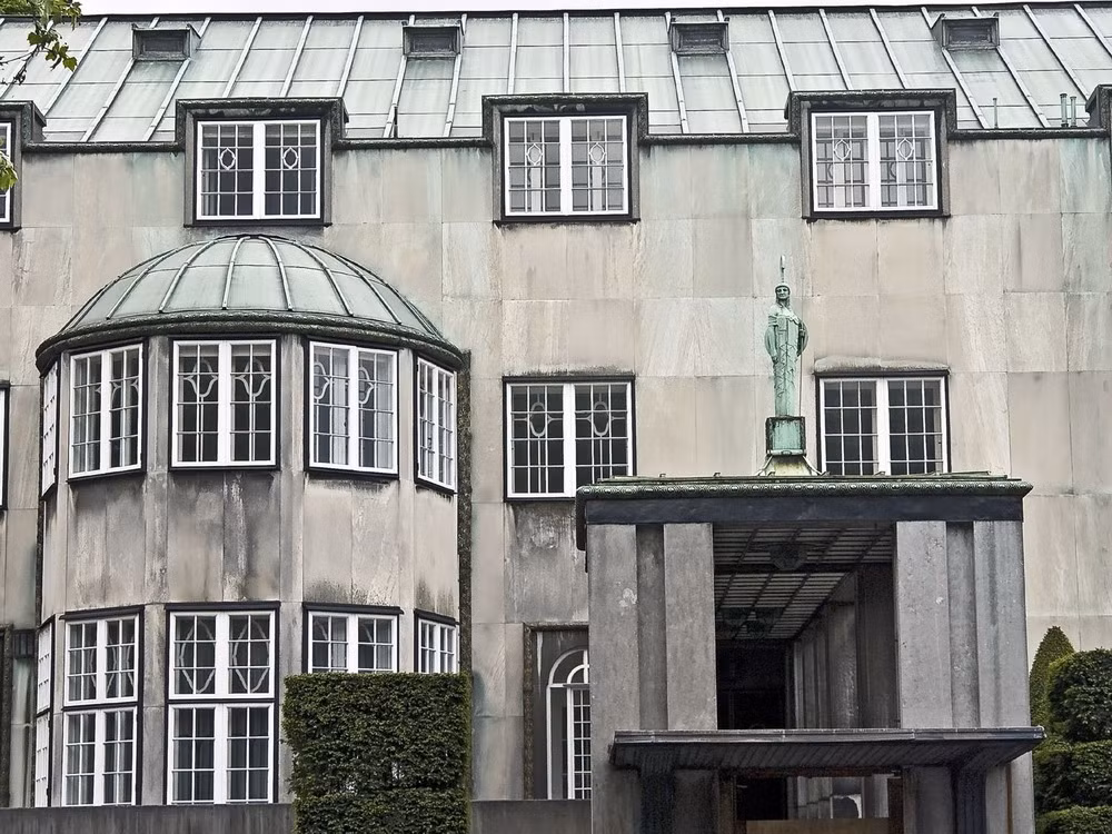 Sau khi hoàn thành, dinh thự Stoclet đã nhanh chóng nổi tiếng khắp thành phố Brussels và cả những thành phố lớn khác ở châu Âu.