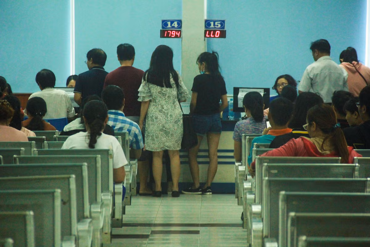 Ve tau Tet ve mien Trung: Nhieu nguoi nam cho mua ve duong dai-Hinh-12