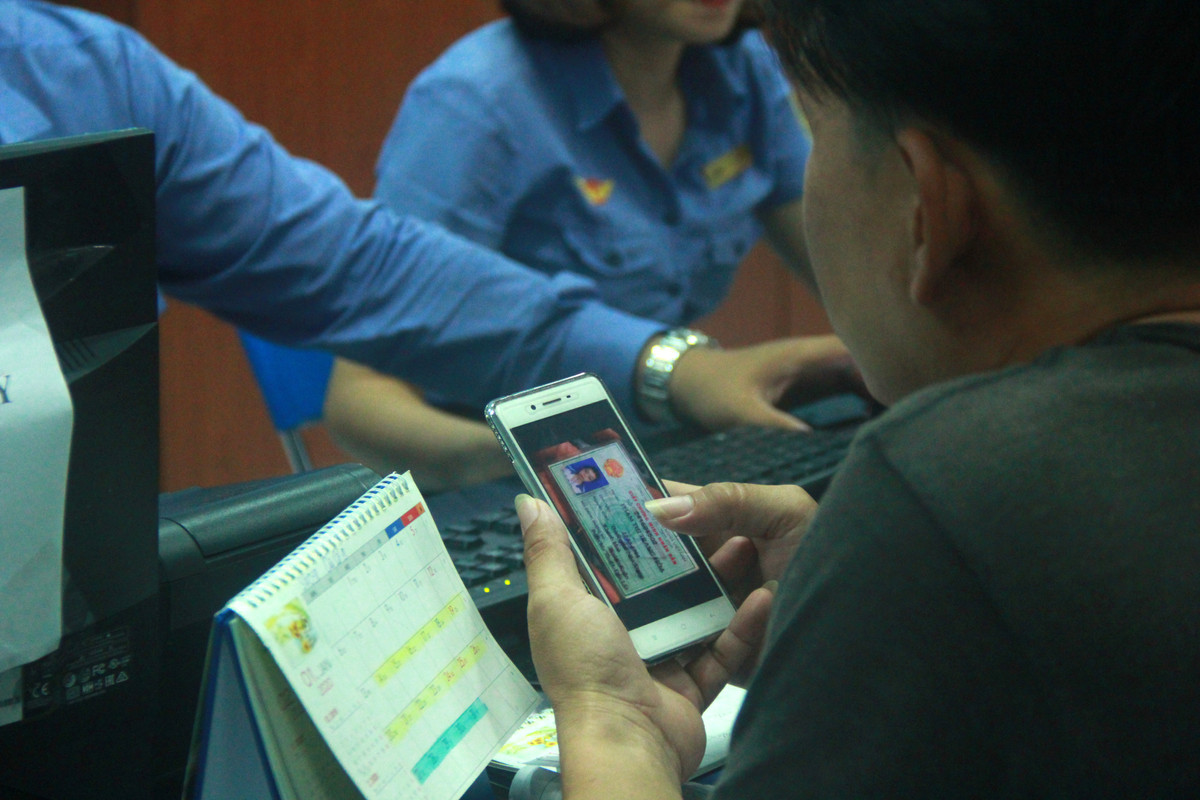 Ve tau Tet ve mien Trung: Nhieu nguoi nam cho mua ve duong dai-Hinh-8