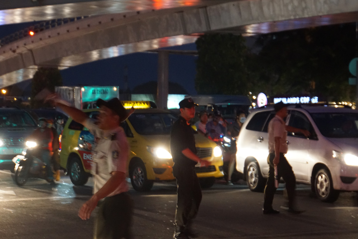 Ket xe khong loi thoat cua ngo san bay Tan Son Nhat-Hinh-8