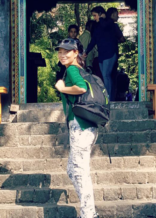 Thu Minh còn chú thích cho loạt ảnh: “Ba lô trên vai đi "tầm sư học đạo"". (Ảnh: Facebook Thu Minh)