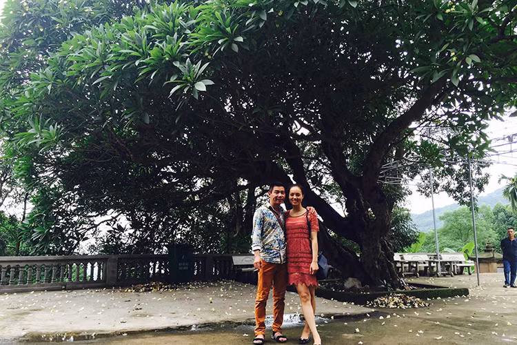 Nam danh hài tỏ ra khá thoải mái trong việc chia sẻ những khoảnh khắc tình cảm bên người yêu hiện tại.