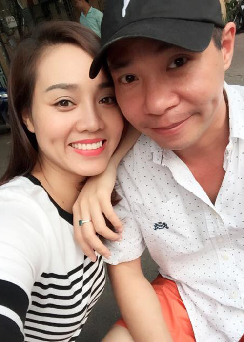 Nghi vấn yêu đương của Công Lý càng được củng cố khi trước đó, trên trang cá nhân của mình, nam danh hài đã cập nhật trạng thái đang hẹn hò với cô gái tên Ngọc Hà.