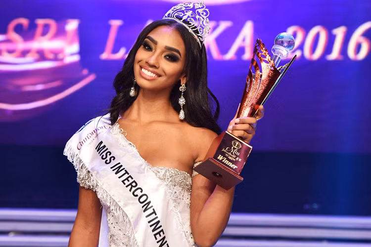 Chan dung nguoi dep dang quang Hoa hau Lien luc dia 2016