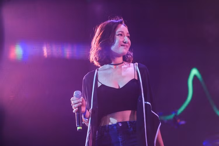 Con gai My Linh tai xuat an tuong khi ve nuoc hat-Hinh-6