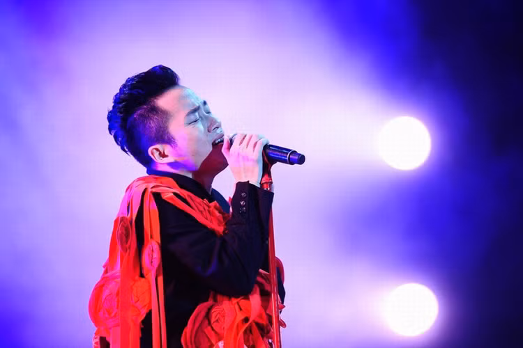 Con gai My Linh tai xuat an tuong khi ve nuoc hat-Hinh-11