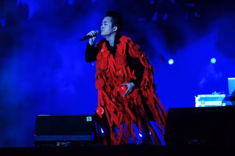 Con gai My Linh tai xuat an tuong khi ve nuoc hat-Hinh-13