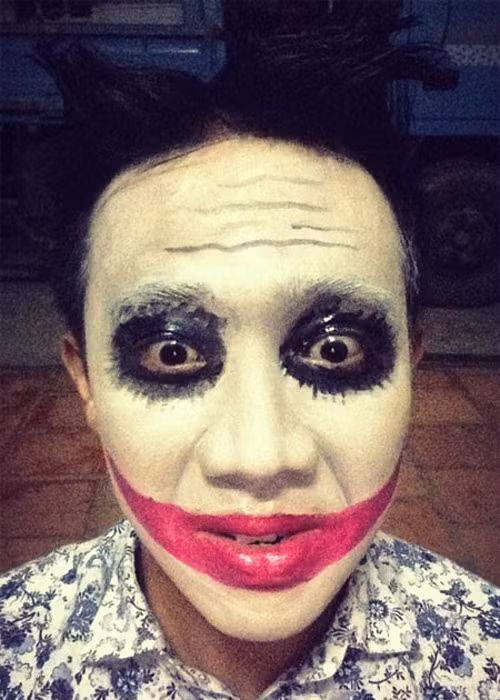 MC Trấn Thành lại chọn tạo hình chú hề đáng sợ để đón mừng Halloween. (Ảnh: Zing)