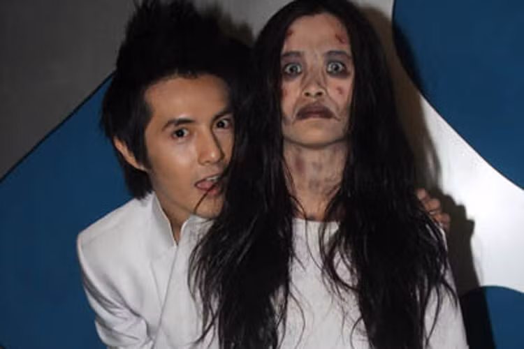  Lễ hội Halloween là dịp sao Việt đua nhau hóa trang rùng rợn. Trong ảnh, ca sĩ Đông Nhi khiến fans mất ngủ với tạo hình ma nữ. (Ảnh: Người lao động)