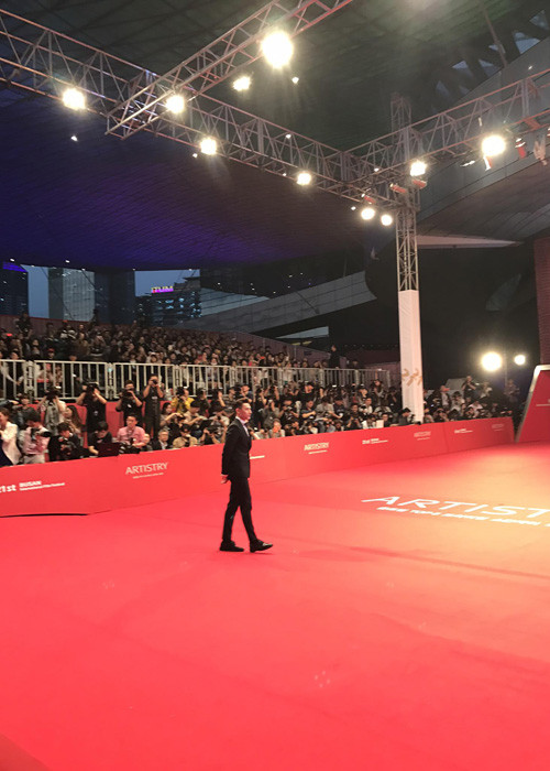 Isaac tham dự Liên hoan phim Quốc tế Busan với tư cách đại diện cho bộ phim điện ảnh "Tấm Cám: Chuyện chưa kể". (Ảnh: FBNV)