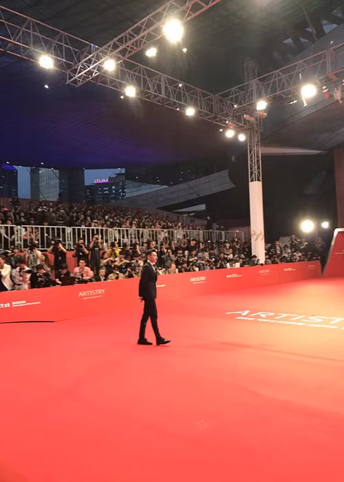 Isaac tham dự Liên hoan phim Quốc tế Busan với tư cách đại diện cho bộ phim điện ảnh "Tấm Cám: Chuyện chưa kể". (Ảnh: FBNV)