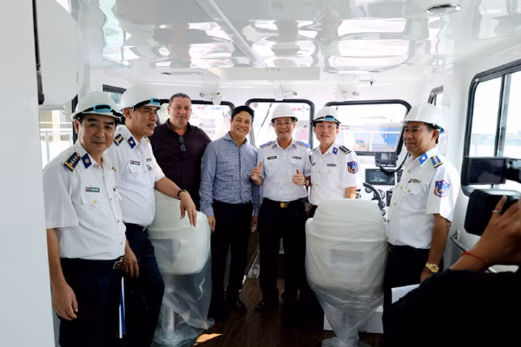 Canh sat bien Viet Nam nhan mot luc 4 xuong tuan tra MS-50S-Hinh-4