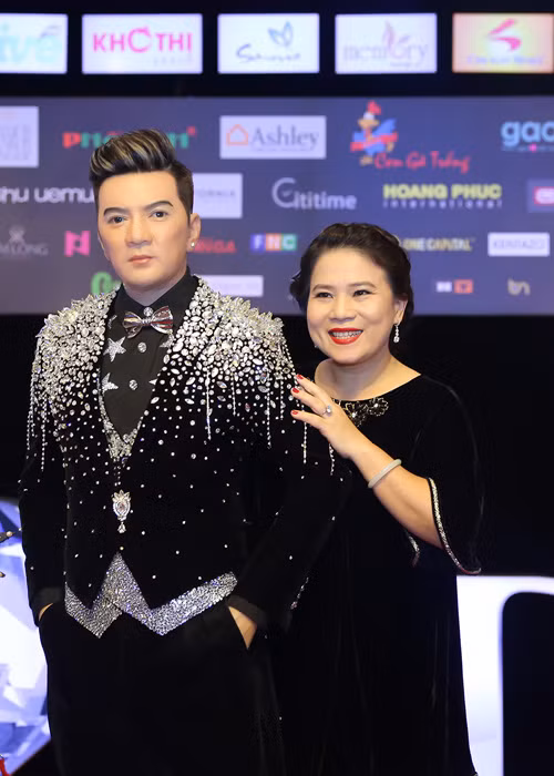 Nghe si Viet no nuc di xem liveshow cua Mr Dam-Hinh-10