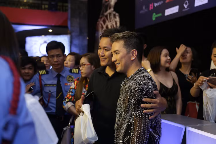 Nghe si Viet no nuc di xem liveshow cua Mr Dam-Hinh-11