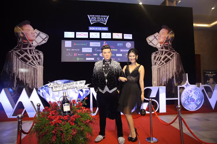 Nghe si Viet no nuc di xem liveshow cua Mr Dam-Hinh-9