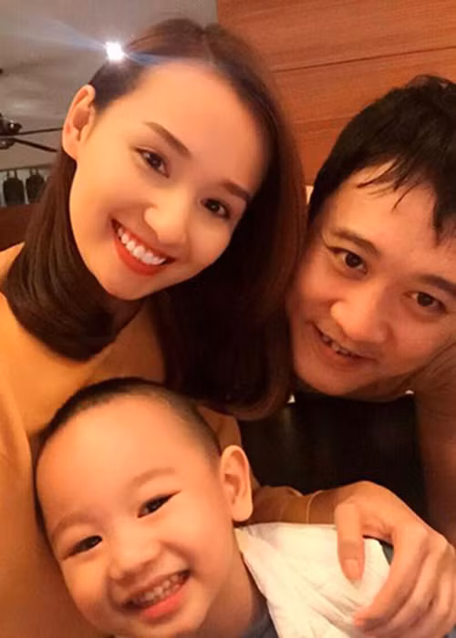 “Nàng Lam” của “Zippo, mù tạt và em” còn hạnh phúc tiết lộ mỗi dịp 20/10, ông xã đều bí mật chuẩn bị quà cho mẹ và vợ. 