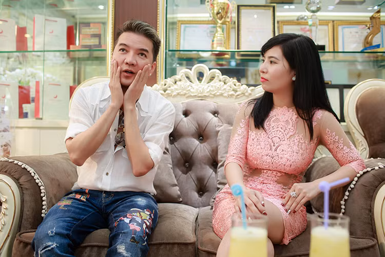 Dam Vinh Hung cham soc dung nhan truoc liveshow 12 ty-Hinh-5