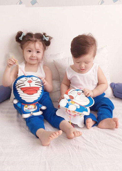 Thường xuyên được mẹ chăm chút vẻ bề ngoài, bé Mộc Trà được xem là một trong những nhóc tì nhà sao Việt sành điệu nhất.