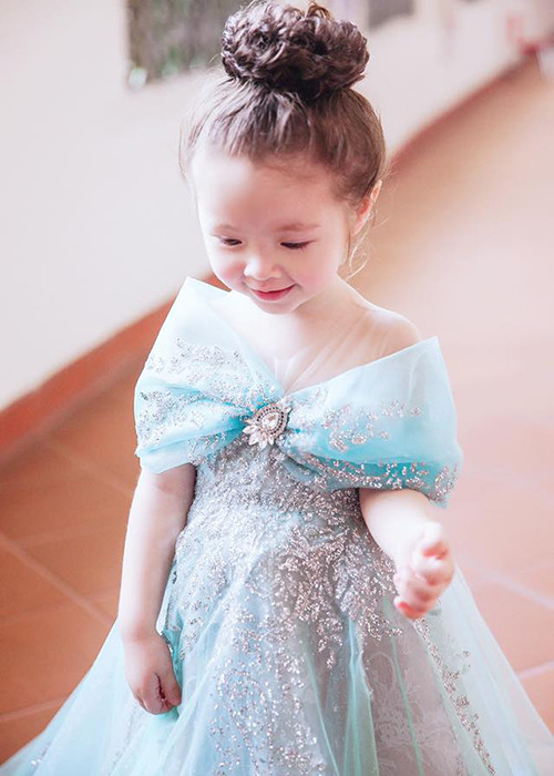 Nụ cười chúm chím của “nàng Lọ Lem” Mộc Trà trong loạt ảnh mới nhất đã “đốn tim” nhiều cư dân mạng.