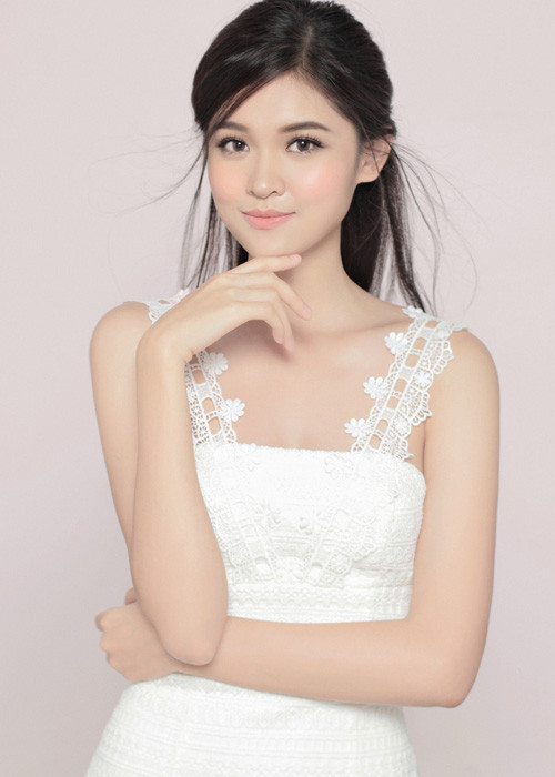 Thùy Dung chia sẻ, đối với cô, danh hiệu Á hậu 2 cuộc thi Hoa hậu Việt Nam 2016 tựa như một đôi giày thủy tinh nên để bước đi vững chắc, tự tin cô cần tôi luyện. 