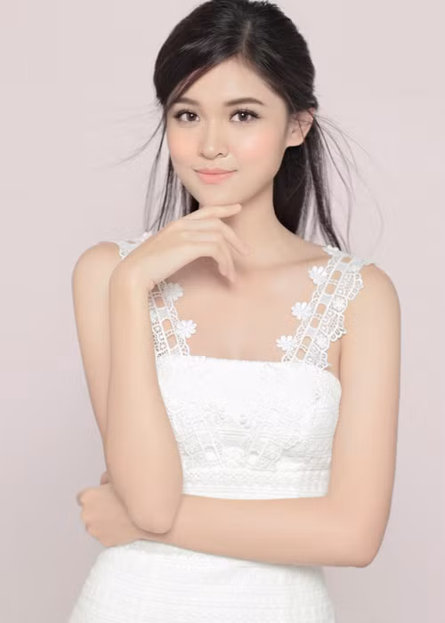 Thùy Dung chia sẻ, đối với cô, danh hiệu Á hậu 2 cuộc thi Hoa hậu Việt Nam 2016 tựa như một đôi giày thủy tinh nên để bước đi vững chắc, tự tin cô cần tôi luyện. 