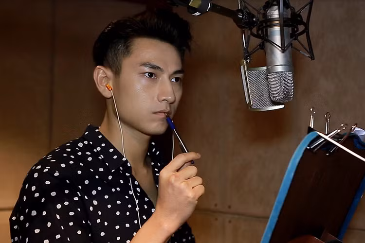 Isaac chia sẻ, anh thích thú với nội dung dễ thương, giàu tính nhân văn của phim “Quỷ lùn tinh nghịch” và đây sẽ là một tác phẩm điện ảnh đáng nhớ của năm nay. 