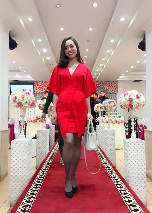 Bạn gái của danh hài Công Lý còn có ngoại hình cao ráo. Được biết, cô từng lọt top 10 cuộc thi Hoa hậu Du lịch Việt Nam.