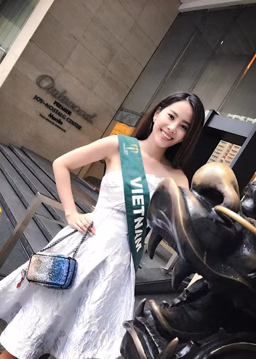 Giải bạc phần thi tài năng là giải thưởng đầu tiên của Nam Em tại cuộc thi Hoa hậu Trái đất 2016. Vì thế, đây là niềm khích lệ để cô tiếp tục tỏa sáng tại đấu trường nhan sắc quốc tế này. (Ảnh: Facebook nhân vật)