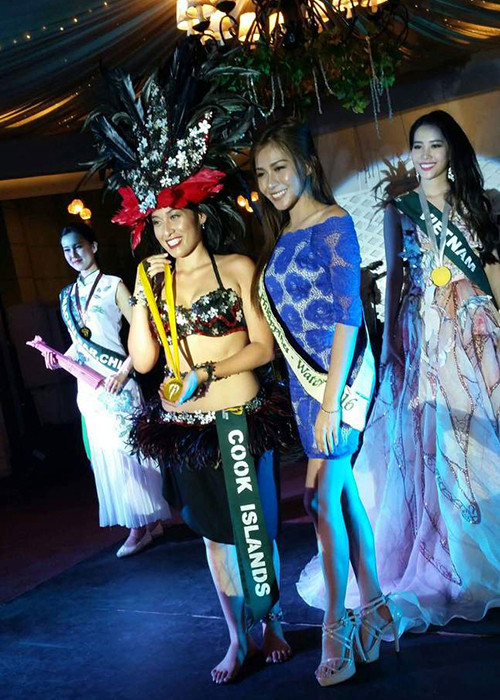 Ở phần thi tài năng, Nam Em đã thể hiện ca khúc “You raise me up”. Trong khi đại diện của Việt Nam về nhì thì giải vàng và đồng lần lượt thuộc về người đẹp đến từ Cook Islands và Macau. (Ảnh: Dân Việt)