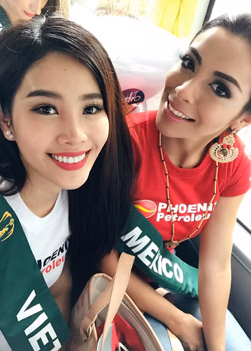 Hoa khôi Đồng bằng sông Cửu Long 2015 còn nhận được thiện cảm của nhiều bạn bè quốc tế bởi sự thân thiện. (Ảnh: Facebook nhân vật)