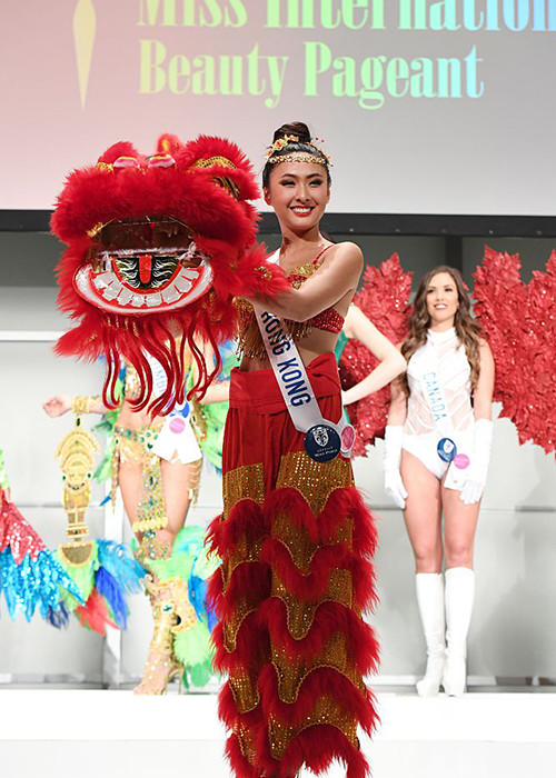 Kelly Yeuk Lam Chan - đại diện của Hong Kong xếp ở vị thứ 11 nhờ nhan sắc xinh đẹp. Cô cũng là một thí sinh có tính cách điềm đạm. Ngoài ra, Kelly Yeuk Lam Chan có thể nói trôi chảy tiếng Anh. (Ảnh: Missosology) 