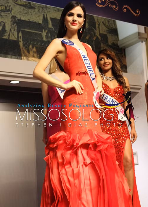 Cũng đến từ một cường quốc nhan sắc, Jessica Duarte - đại diện của Venezuela xếp thứ 8. Cô có lẽ biết rằng đương kim Hoa hậu Quốc tế là đồng hương và khó có khả năng nhan sắc của một nước sẽ giành vương miện trong hai năm liên tiếp. (Ảnh: Missosology) 