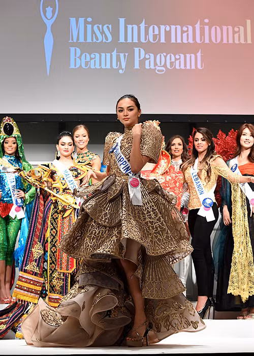 Vị trí thứ 7 được Missosology dự đoán thuộc về Kylie Verzosa đến từ cường quốc nhan sắc Philippines. Luôn vui vẻ, dễ gần, Kylie Verzosa thực sự chiếm được cảm tình của nhiều khán giả cuộc thi. (Ảnh: Missosology) 