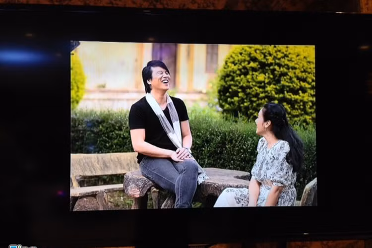 Huệ Vân sinh năm 1988, kém chồng 5 tuổi. Cô không chỉ thông minh, giỏi giang, giàu có mà còn xinh đẹp. Nhiều người đã hết lời khen ngợi Thanh Bùi - Huệ Vân là cặp trai tài gái sắc của làng giải trí Việt. (Ảnh: Zing)