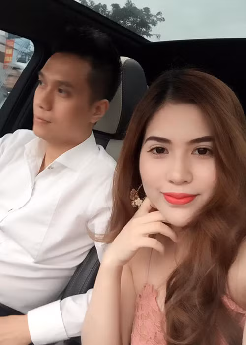 Kể từ khi gắn bó cho đến nay, trên trang cá nhân, cặp đôi thường xuyên chia sẻ những khoảnh khắc ngọt ngào bên nhau khiến không ít người ghen tị.