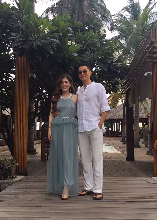 Cuối tháng 2/2016, Trần Hương chia sẻ thông tin cô và nam diễn viên phim “Chạy án” đã đăng ký kết hôn.