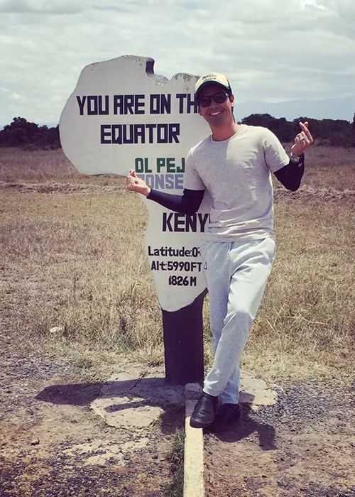 MC Vietnam Idol cho hay anh chưa bao giờ cạo đầu và biết rằng vì quyết định này sẽ mất đi vài thứ. Tuy nhiên, Phan Anh tự thấy cần làm như vậy. “Chẳng phải cho ai khác mà trước tiên cho chính tôi, cho phần tử tế có cơ hội được lớn lên mạnh mẽ mà dẫn dắt hành trình làm người của mình”, nam MC tâm sự.