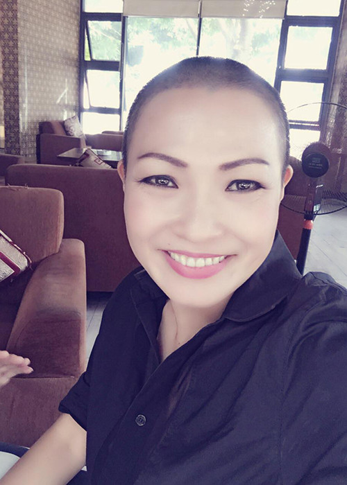 Không chỉ Phan Anh, thời gian gần đây, ca sĩ Phương Thanh cũng gây chú ý với hình ảnh để đầu trọc sau chuyến đi Ấn Độ.