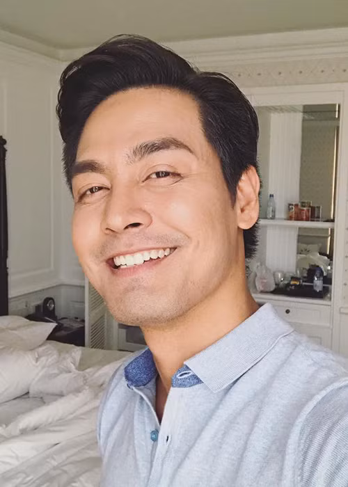 Trước đó, MC Vietnam Idol vốn gắn liền với hình ảnh người đàn ông có mái tóc bồng bềnh lãng tử.