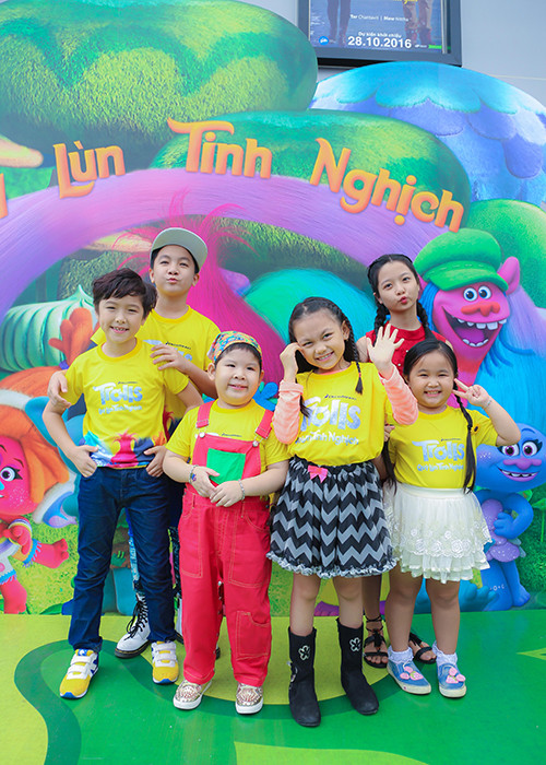 "Quỷ lùn tinh nghịch” là bộ phim thứ 2 và là tác phẩm cuối cùng của hãng Dreamworks trong năm 2016. Phim dự kiến khởi chiếu tại Việt Nam từ ngày 4/11/2016.