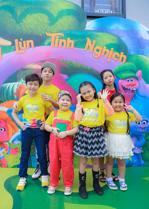 "Quỷ lùn tinh nghịch” là bộ phim thứ 2 và là tác phẩm cuối cùng của hãng Dreamworks trong năm 2016. Phim dự kiến khởi chiếu tại Việt Nam từ ngày 4/11/2016.