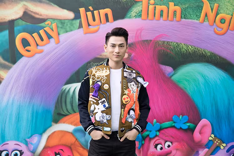 Sự kiện còn có sự góp mặt của nam ca sĩ Isaac. Anh chính là diễn viên lồng tiếng cho chàng quỷ lùn Branch lạnh lùng nhưng tốt bụng trong phim. 