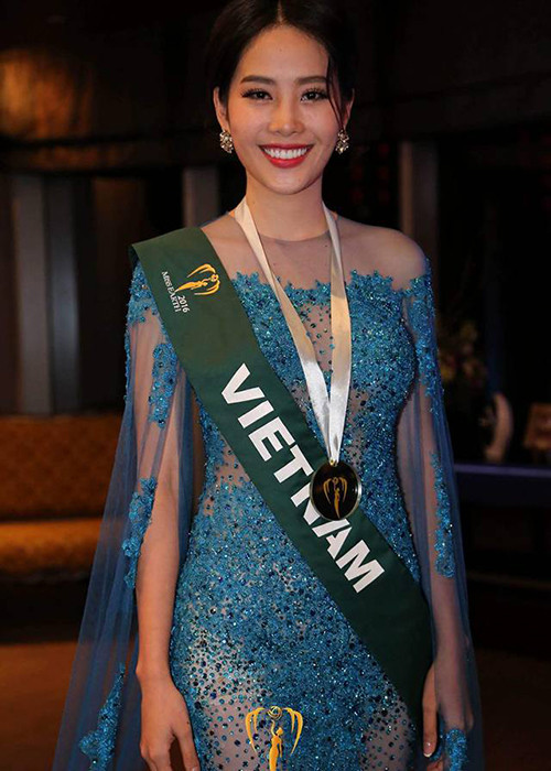 Đây là lần thứ 2 Hoa khôi Nam Em được xướng tên ở cuộc thi Hoa hậu Trái đất 2016. Trước đó, cô đã ẵm giải bạc ở phần thi tài năng. (Ảnh: Miss Earth) 